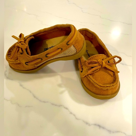 American Eagle top siders size 6 toddler - Picture 1 of 5